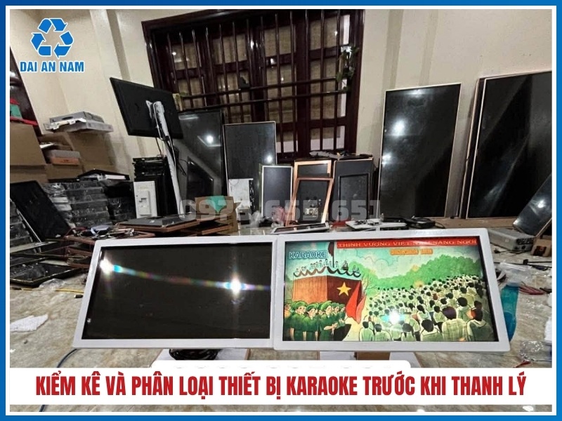 Kiểm kê và phân loại thiết bị karaoke trước khi thanh lý